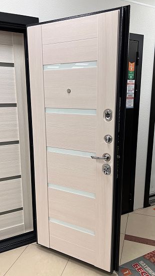 Входная дверь  