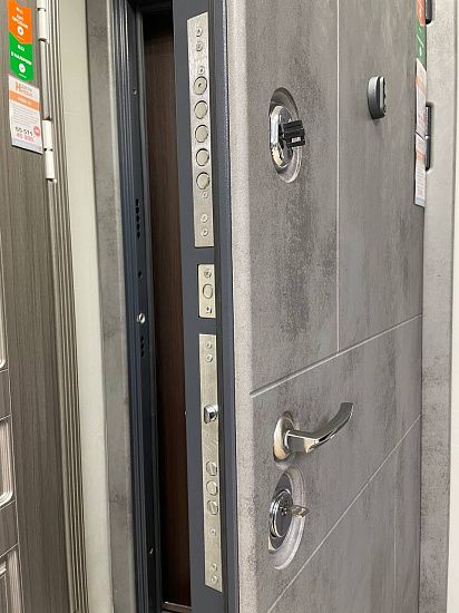 Входная дверь  